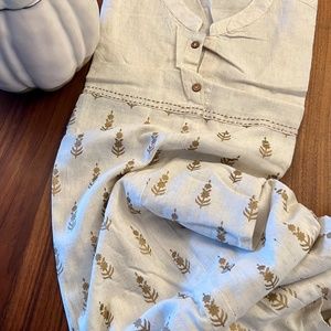 Long kurti top with pocket.